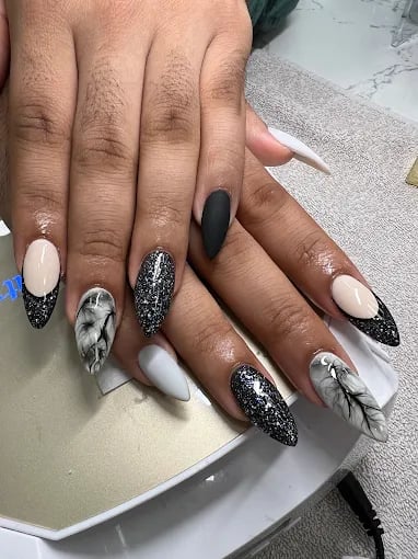 Cần Bán Tiệm Nail Vùng Riverview, Florida