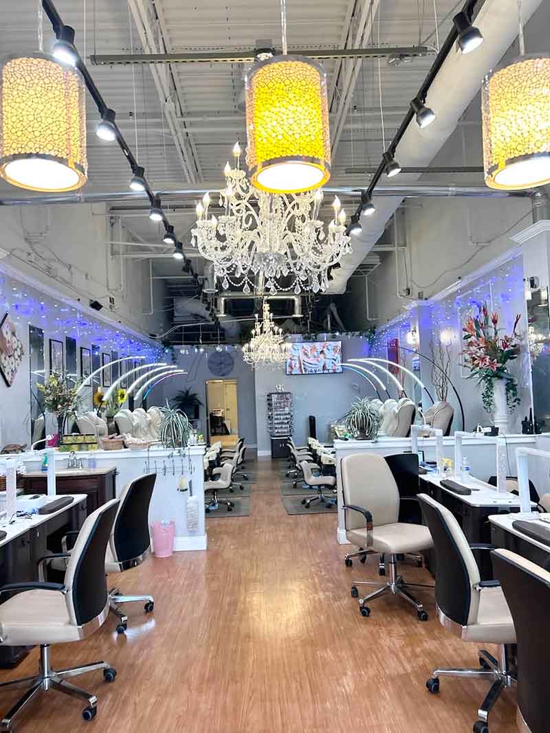 Sang Tiệm Nails Florida - Vị Trí Tốt