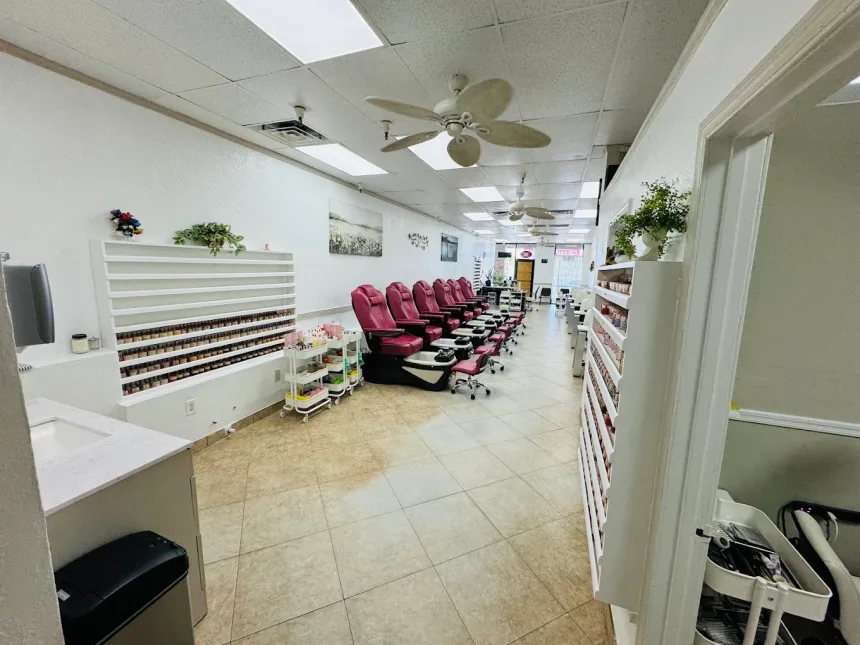 Sang Tiệm Nails Tại Mesa, Arizona - Income Tốt