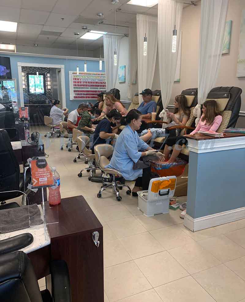 Cần Sang Gấp Tiệm Nails In Port Saint Lucie, Florida.