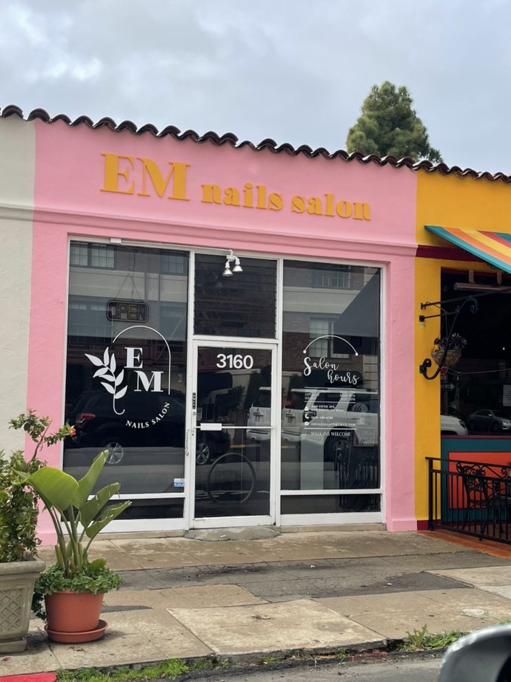 EM Nails Salon