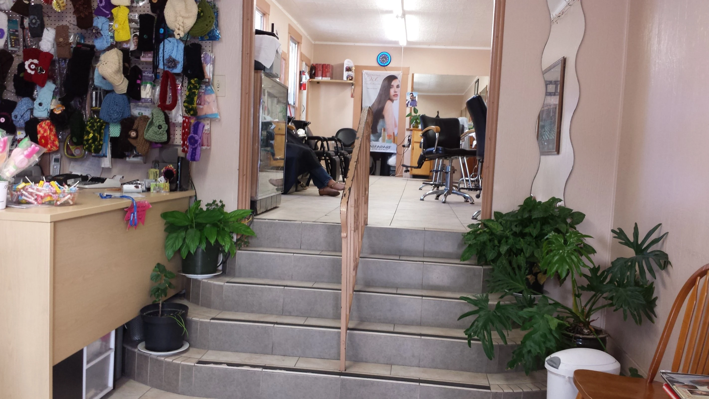 Mireya's Unisex Beauty Salon 2
